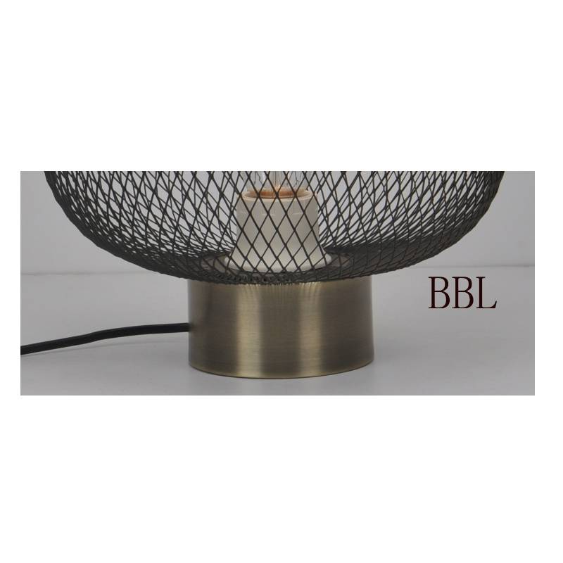 Đèn bàn với bóng lưới và đen mờ